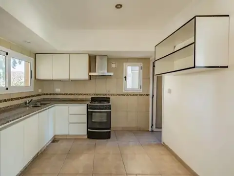 CASA VENTA "HARAS MARIA VICTORIA" MORENO