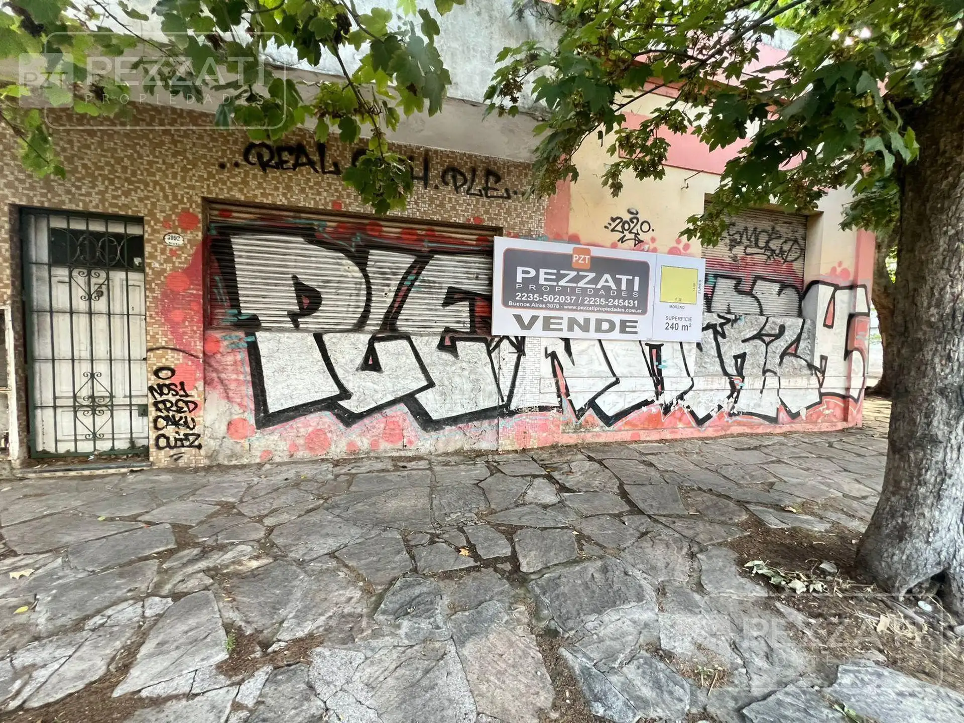 Terreno en esquina de 240m² para edificar — Funes y Moreno