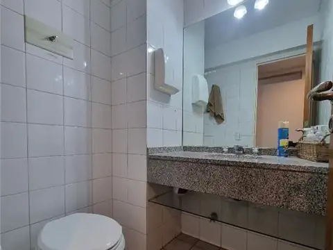 Oficina 4 ambientes con 2 baños