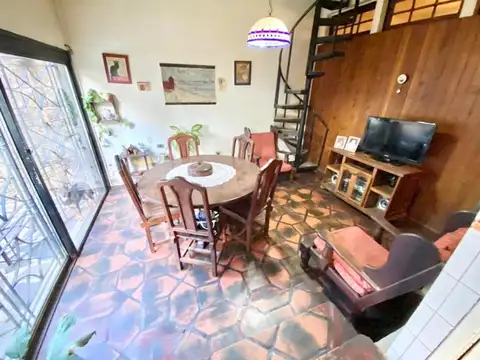 Chalet en dos plantas en buena ubicación.