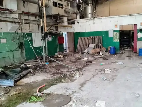 Venta Deposito o fabrica   Inversión Estratégica en Mataderos – Amplio Predio Industrial 3 Lotes