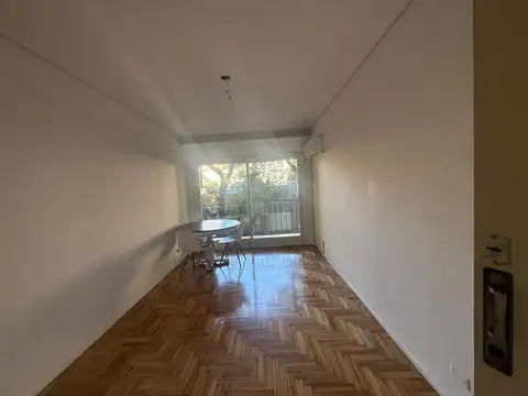 3 Ambientes con balcón al frente I Exc Ubicac I M/Luminoso