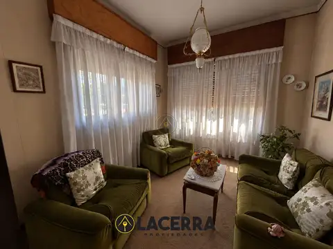 Casa 5 ambientes con 1 baño