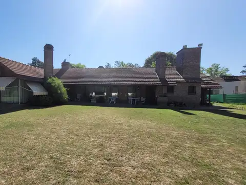 Casa 4 ambientes con 3 baños