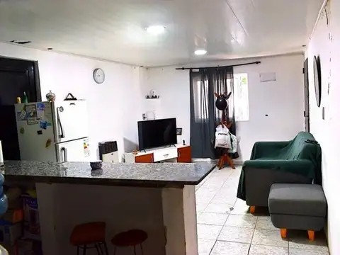Casa 4 ambientes con 1 baño