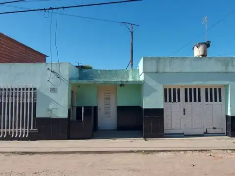 Venta casa 2 dormitorios cochera local comercial