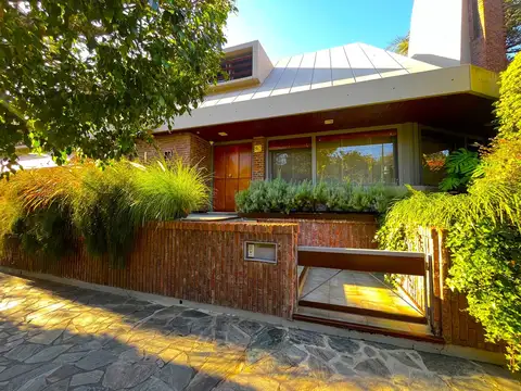 Casa  en Venta en Acassuso, San Isidro, G.B.A. Zona Norte