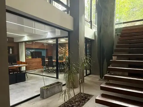 Oficina con cocheras en alquiler en La Plata sobre Calle 8 [Cod: 2852-468]