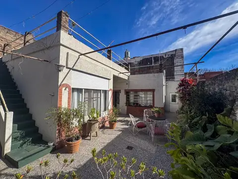 Venta Casa de pasillo. Ayacucho 2300. República de la Sexta