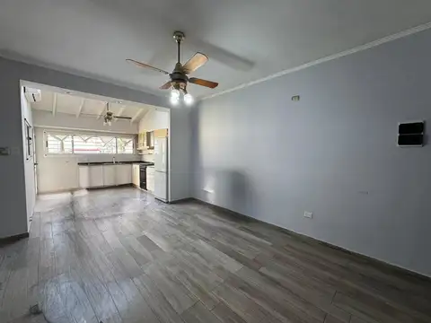 Depto Tipo Casa en Alquiler de 3 ambientes