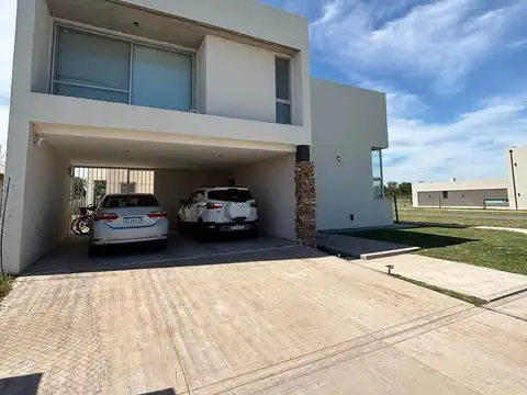 Casa en Venta en Funes, USD 338.000