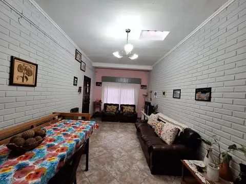 Casa 5 ambientes con 2 baños