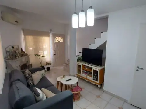 Casa 3 ambientes con 2 baños