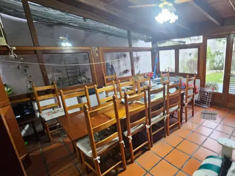 Casa 4 ambientes con 2 baños