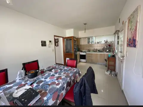 Depto Tipo Casa 4 ambientes con 2 baños