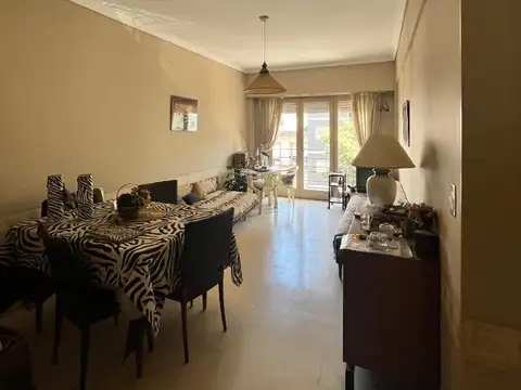 Buenos Aires 2400, Piso 4
