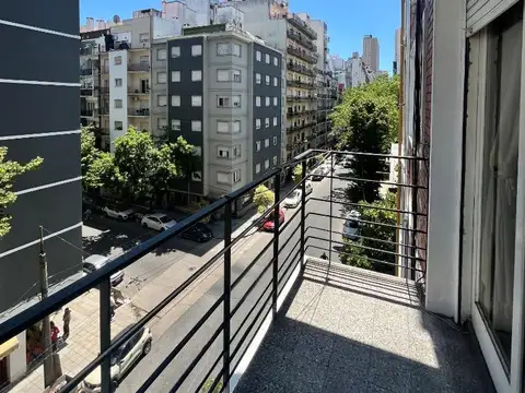 Departamento 2 ambientes a la calle con balcón