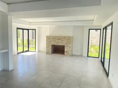 Casa 6 ambientes con 4 baños