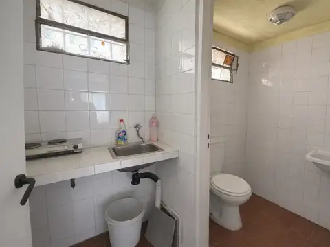 Oficina 4 ambientes con 2 baños
