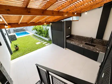 Depto Tipo Casa 3 ambientes con 2 baños