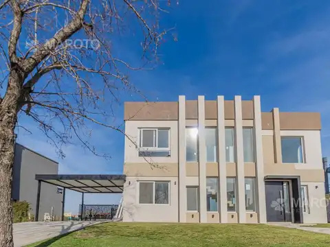 Casa 4 ambientes con 4 baños