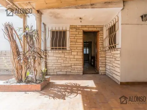 Excelente casa desarrollada en el centro de Lanus Oeste