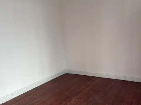 HERMOSO DTO EN ALQUILER - PRIMER PISO POR ESCALERA * SIN EXPENSAS * ZONA BALVANERA - BIEN UBICADO