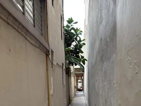 HERMOSO DTO EN ALQUILER - PRIMER PISO POR ESCALERA * SIN EXPENSAS * ZONA BALVANERA - BIEN UBICADO