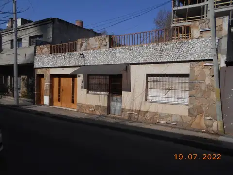 Casa 7 ambientes con 1 baño