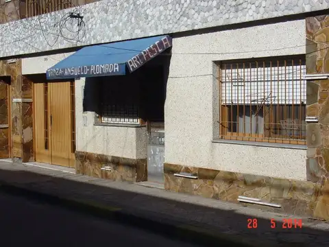 Casa 7 ambientes con 1 baño