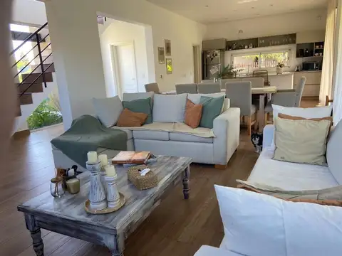 Casa en Alquiler de 3 dormitorios