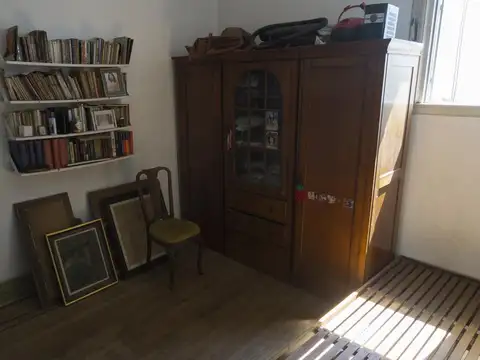 Depto. de 4 ambientes con dependencias.