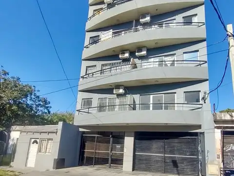 Cochera doble en venta independiente en Villa Bosch