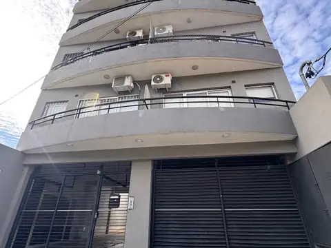 Cochera doble en venta independiente en Villa Bosch
