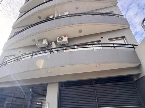 Cochera doble en venta independiente en Villa Bosch