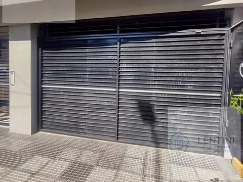 Cochera doble en venta independiente en Villa Bosch