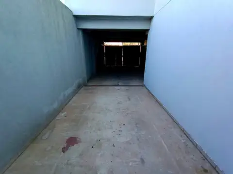 Cochera doble en venta independiente en Villa Bosch