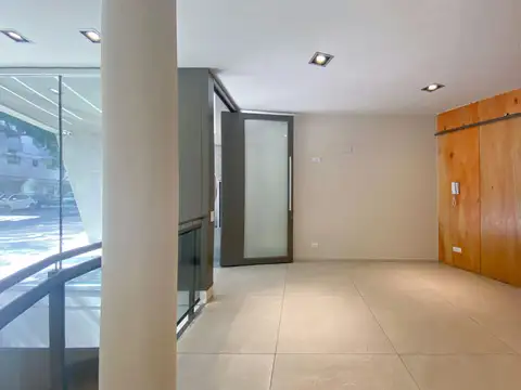 Oficina a la calle en planta baja y subsuelo