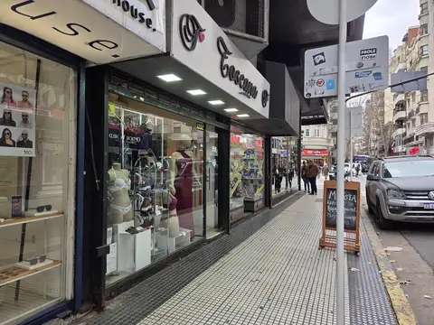 Rodriguez Peña y Santa Fe - Barrio Norte Local 3,5 x 7 metros entrepiso y subsuelo
