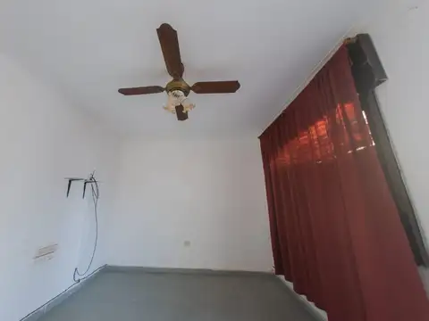 Casa 6 ambientes con 2 baños