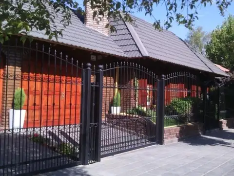 Alquiler Casa Nivel Gerencial Con piscina Cipolletti