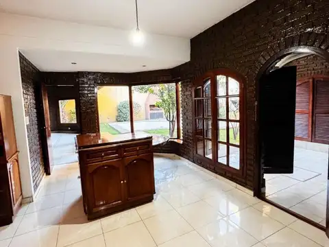 Casa 6 ambientes con 4 baños