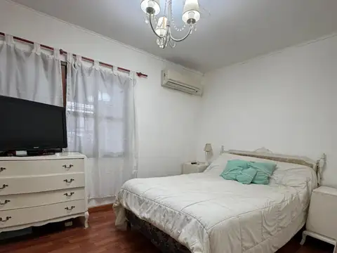 CASA AMERICANA CON PISCINA Y QUINCHO EN BERAZATEGUI U$S 89.000.-