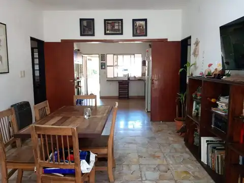 Casa en venta - 4 Dormitorios 2 Baños - General Las Heras