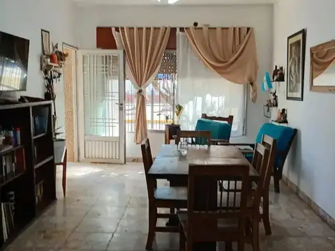Casa en venta - 4 Dormitorios 2 Baños - General Las Heras
