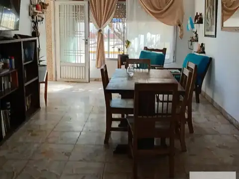 Casa en venta - 4 Dormitorios 2 Baños - General Las Heras