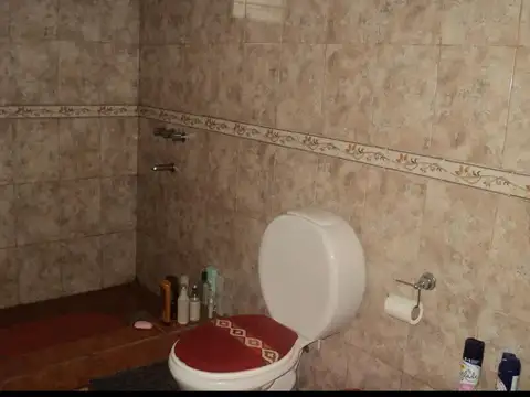 Casa en venta - 3 Dormitorios 1 Baño - Cochera - 450Mts2 - Mariano Acosta, Merlo