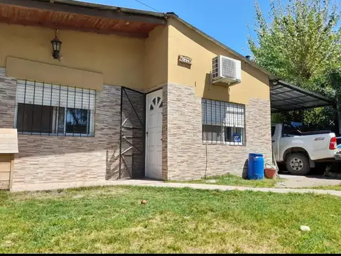 Casa en venta - 3 Dormitorios 1 Baño - Cochera - 450Mts2 - Mariano Acosta, Merlo
