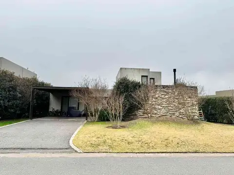 CASA EN VENTA EN PERGAMINO EN BARRIO CERRADO