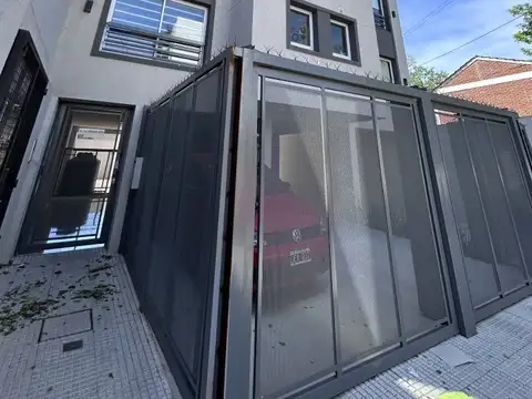 1 ambiente frente  con balcon vista abierta y doble circulacion.